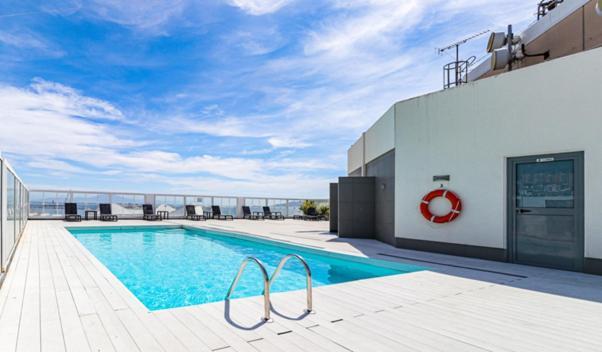 Central One Bed Apartment, Sleeps 4 With Roof Top Pool. Gibraltar Zewnętrze zdjęcie